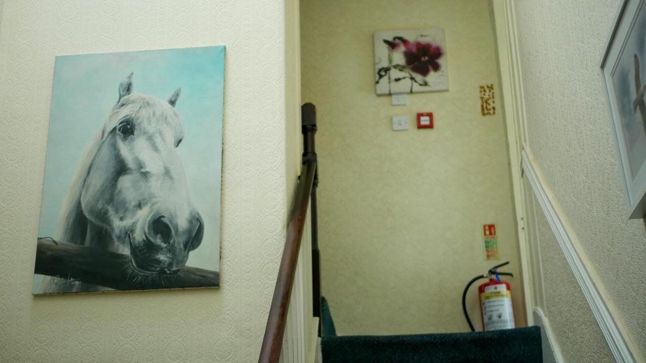 The Bustard Apartment Salisbury Bagian luar foto