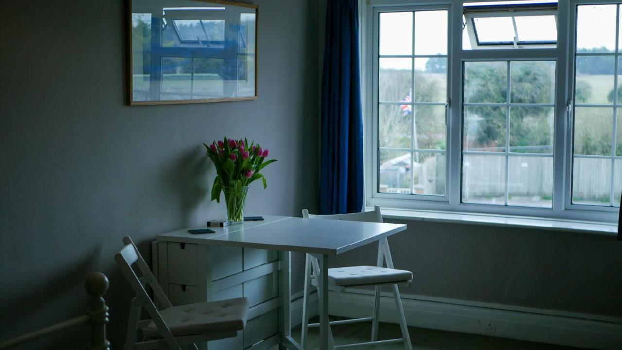 The Bustard Apartment Salisbury Bagian luar foto